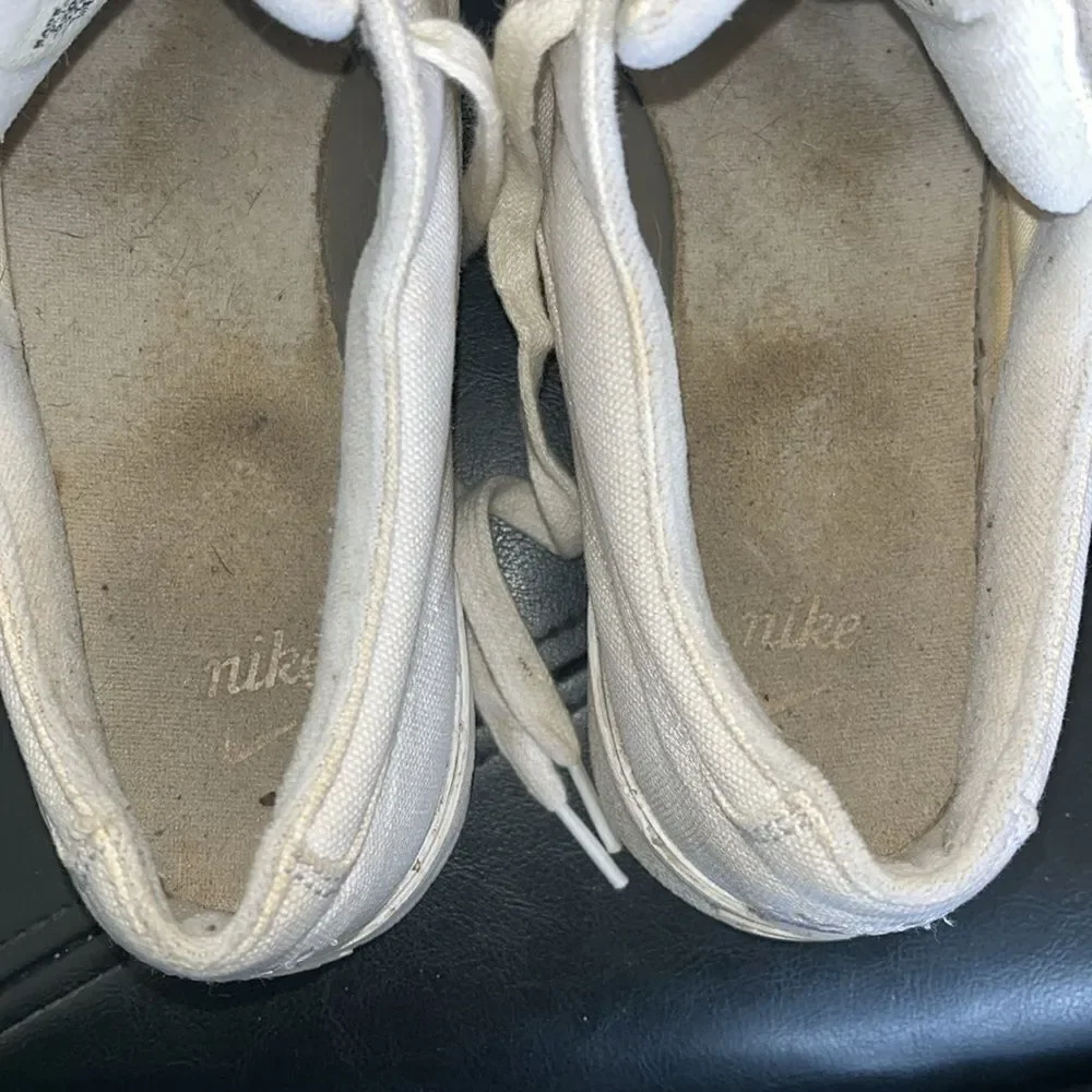 WOMEN’S CANVAS NIKE PLATFORM SHOES SIZE 11/ EURO 43